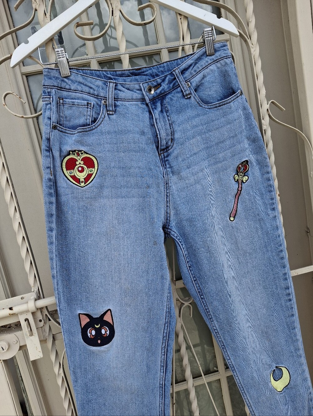 Hot Topic Sailor Moon Icons Embroidered Patchwork Mom Jeans Juniors Size 5 - Picture 6 of 16